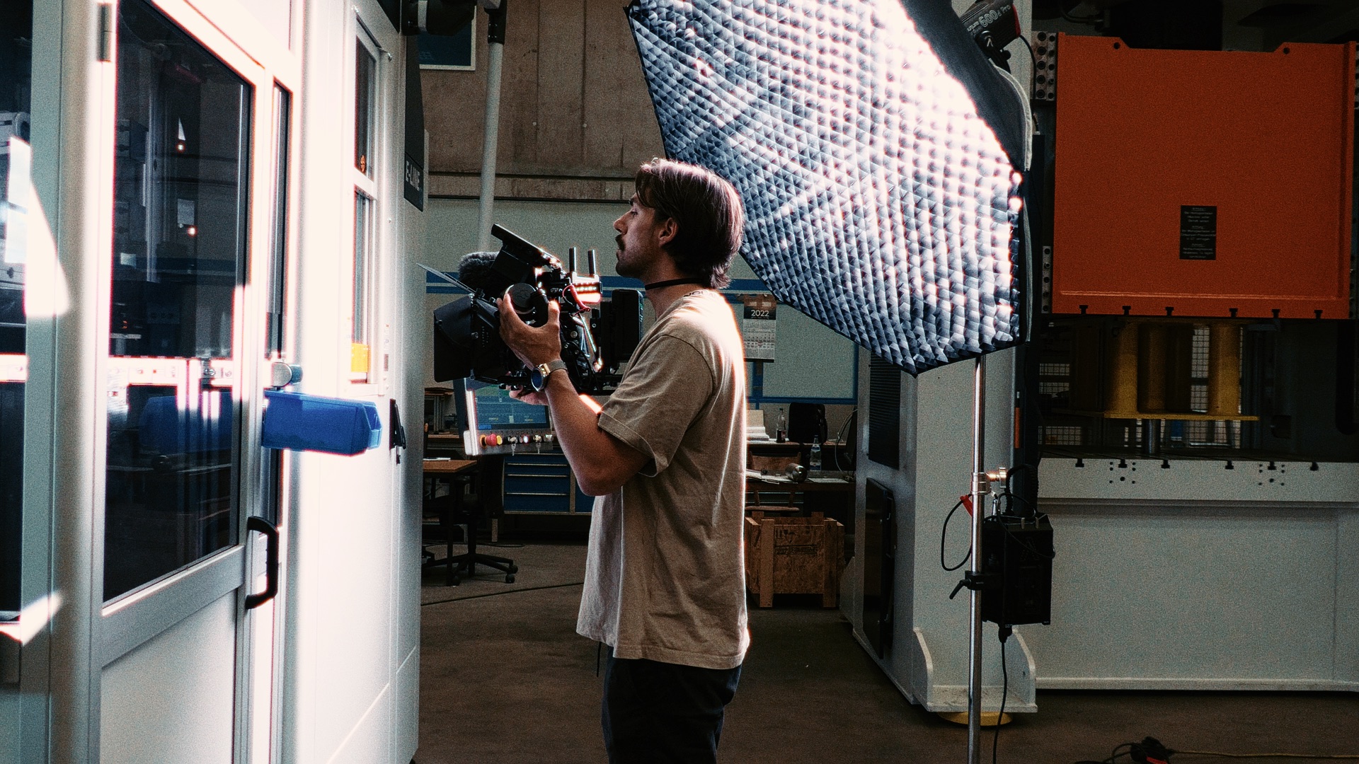 Filmstill aus einer Behind-the-Scenes-Produktion