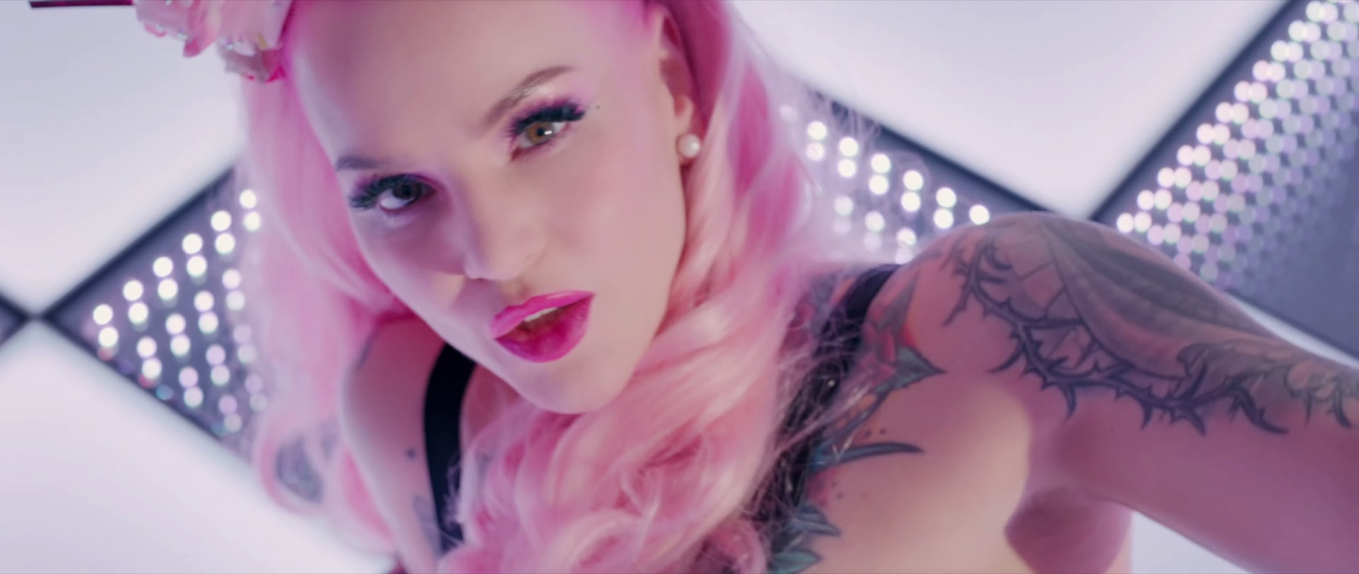 Belle la Donna – Kiss – Filmstill 4