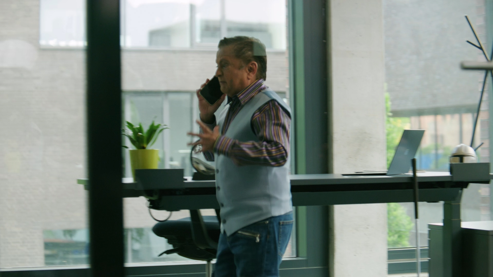 Jesam Consulting – Deep Roy – Filmstill 6